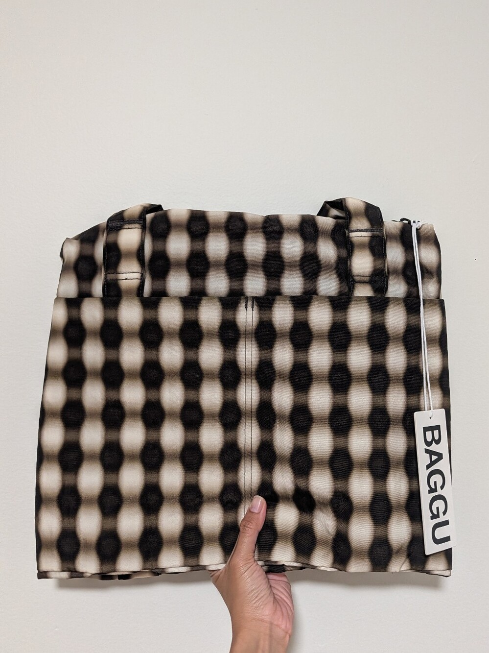 Baggu Small Cloud Carry On in Blurred Gingham Brown - Picture 4 of 6